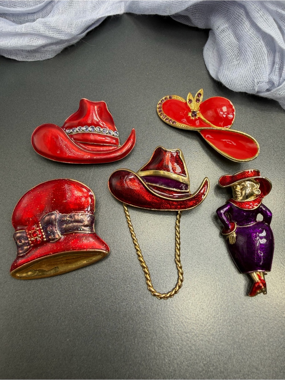 😎30%off Vintage Red Hat Lady and Hat Brooch Set